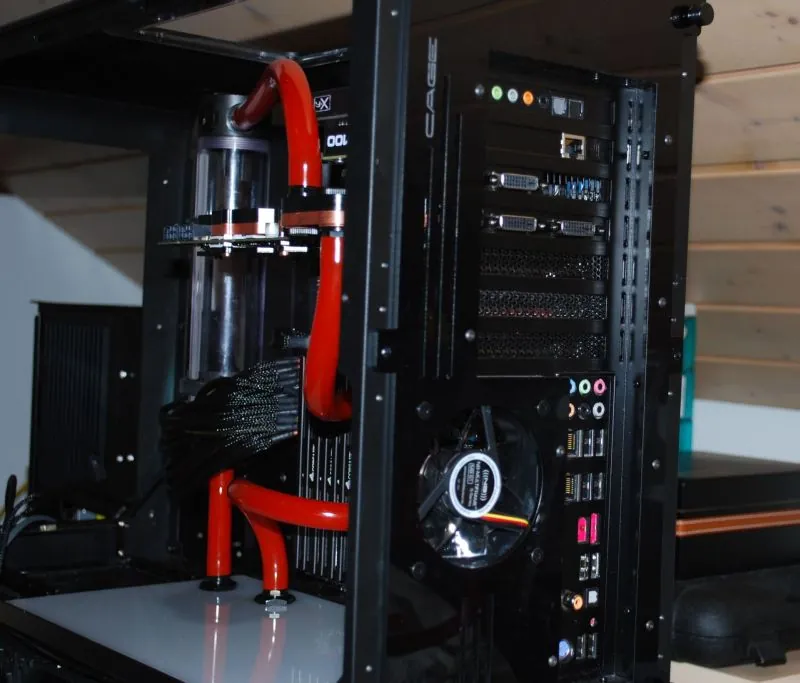 SilverStone TJ07 BloodMod: schlauch2: Aufnahme 2